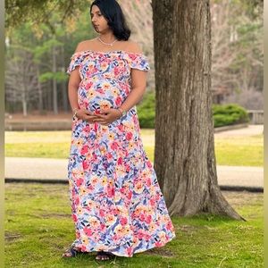 Isabel maternity by Ingrid and Isabel Floral  Maxi Dress - M (PRICE IS FIRM)